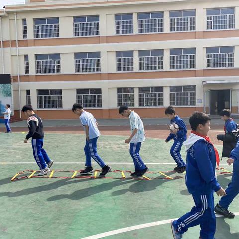 绿茵场上的梦想起航——新城道小学足球社团活动纪实