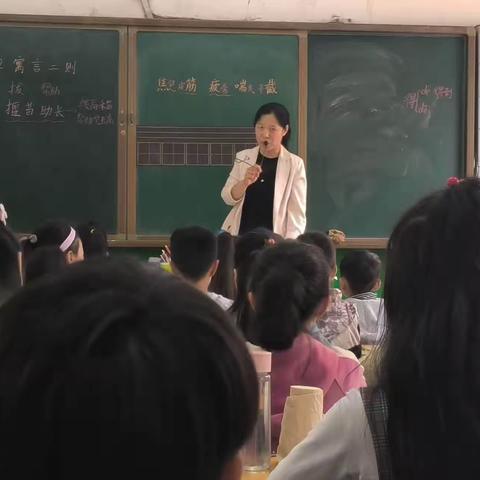听课共交流  评课促成长——东杜中心小学听评课教研活动