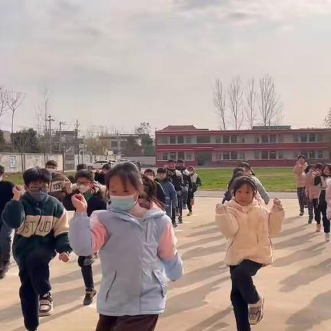 共筑健康中国梦——东杜中心小学广播操比赛