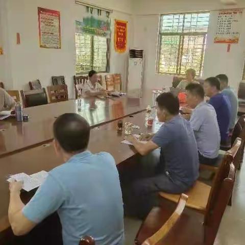 谢丽果律师在武来村委会开展“法律明白人”培训讲座