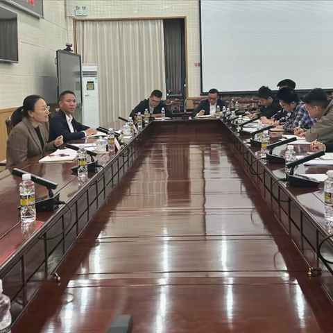 陈芳参加所在党支部组织生活会