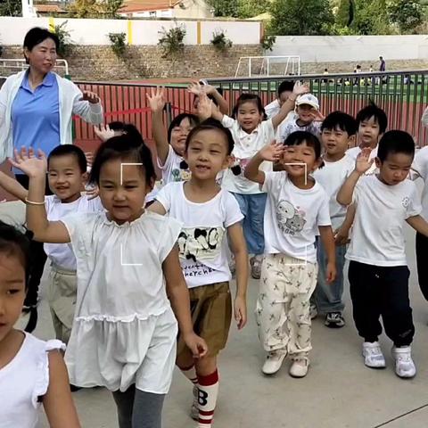 秋的收获，收获快乐——轻工幼儿园祥云八班采摘活动