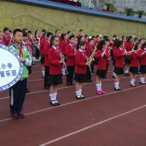 遵义市老城小学小白鸽交响管乐团