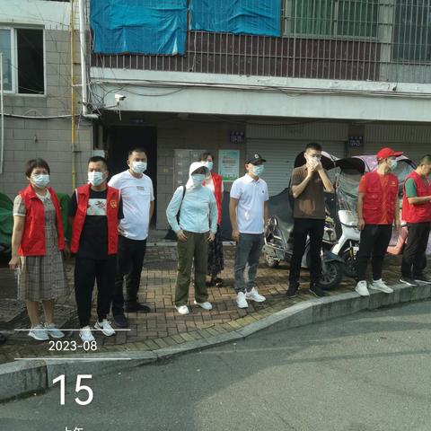 金山街道建中社区开展预防“登革热”消杀专项行动