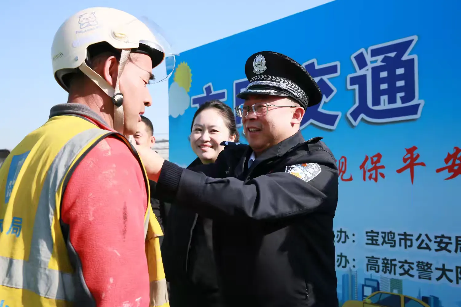 简篇-宝鸡交警“花式宣传”!“122”全国交通安全日预热氛围感拉满