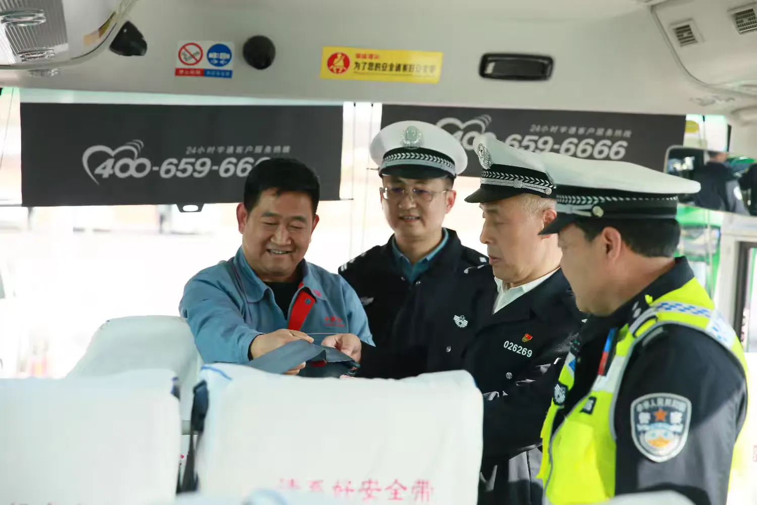 简篇-宝鸡交警“花式宣传”!“122”全国交通安全日预热氛围感拉满