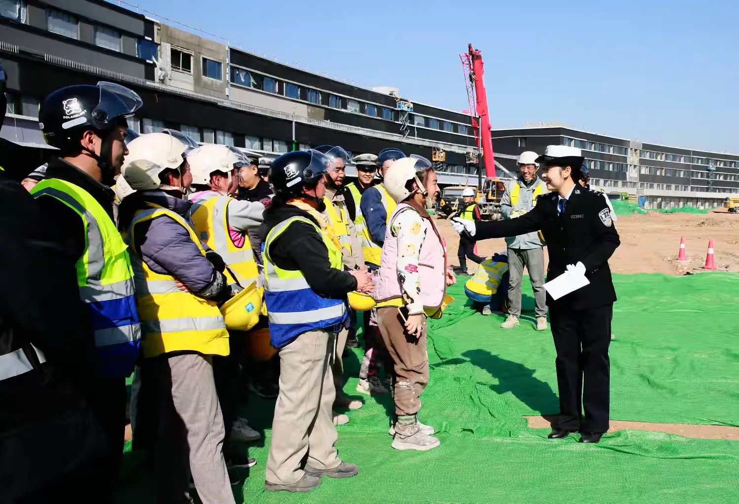 简篇-宝鸡交警“花式宣传”!“122”全国交通安全日预热氛围感拉满