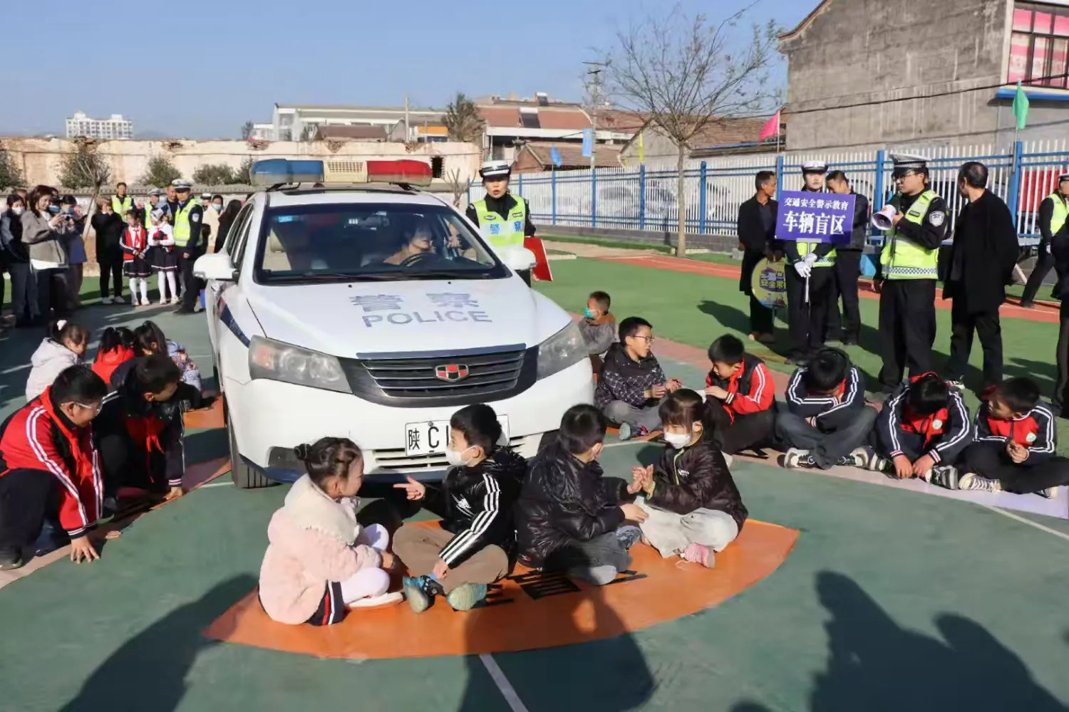 简篇-宝鸡交警“花式宣传”!“122”全国交通安全日预热氛围感拉满