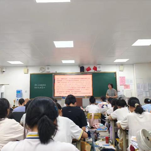 躬行传薪火 教研启新程——赣州市高中历史廖德才名师工作室赴上犹中学送教送培暨联袂共建教研活动纪实