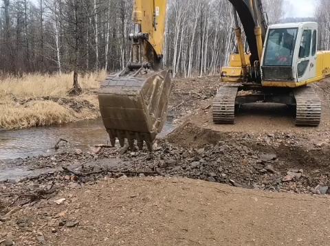 保障道路畅通    确保春防平安 ——公路养护大队积极抢修防火道路水毁路段