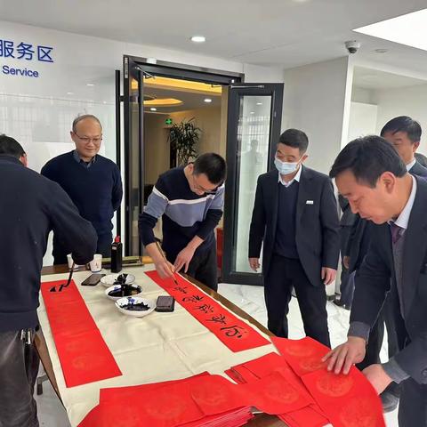 建行甘谷支行开展“迎春送福”活动