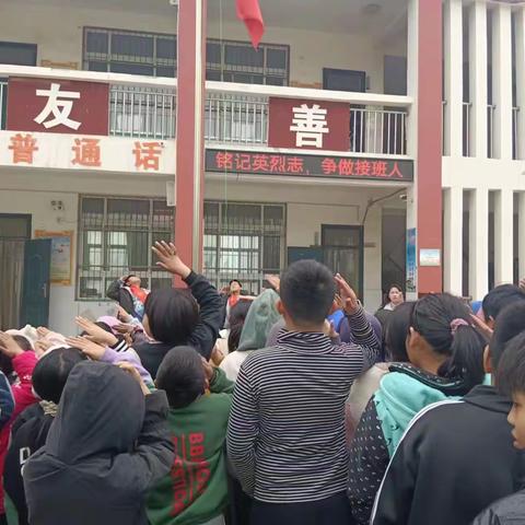 卓楼小学举行“铭记英烈志，争做接班人”主题升旗仪式