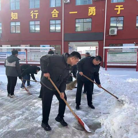 扫雪除冰暖人心 齐心协力护平安