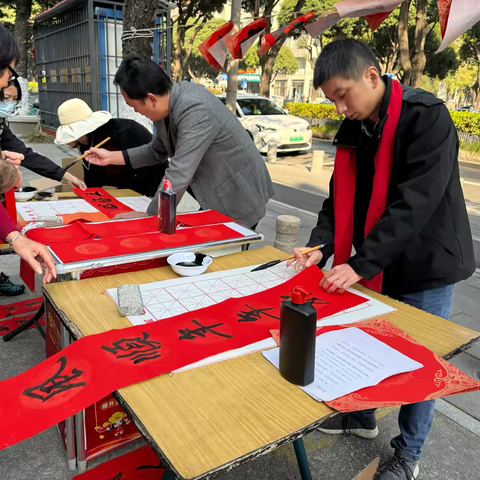 厦门银行杏林支行举办挥春普及金融知识活动