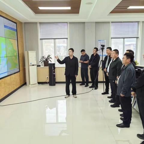 县领导调研指导气象工作