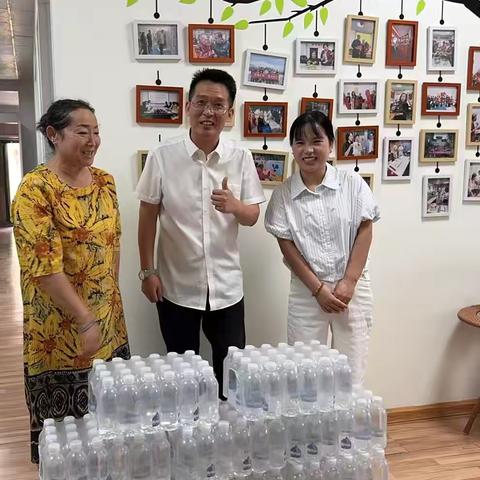 热浪中的“及时雨”  驻地单位送来沁心凉