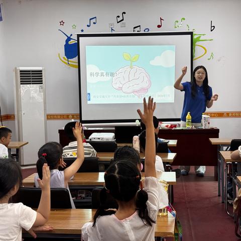 伙伴计划探科学 绿色实验向未来 ——铁新社区开展趣味化学与物理主题公益课堂