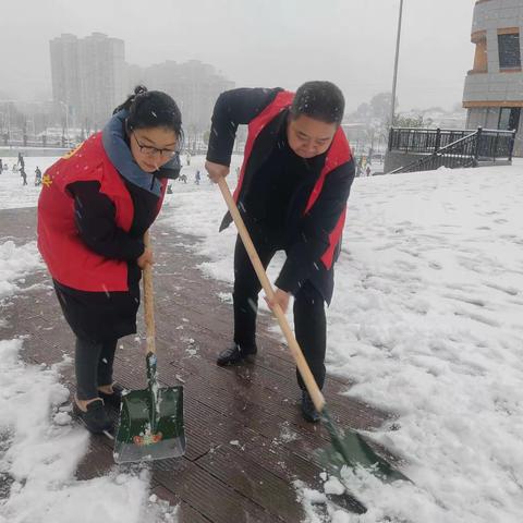 【志愿活动】党员先锋展作为  扫雪除冰保平安——芦溪镇第三中心学校党支部组织党员教师开展扫雪除冰活动