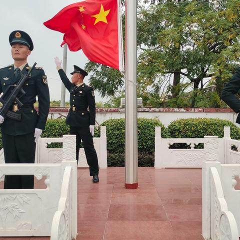 弯弯腰，拾起一片文明