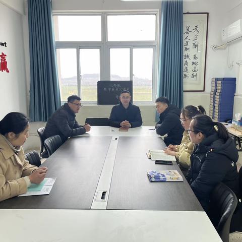 立足评价重分析 谱写提质新篇章——寄堡小学召开六年级教学研讨会