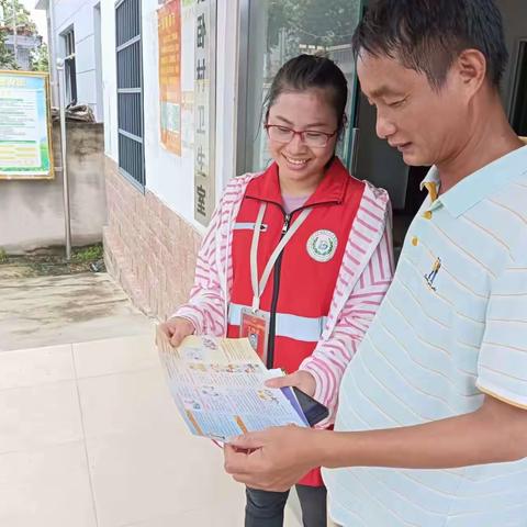 新龙镇龙卧村网格员开展打击“套代购”宣传