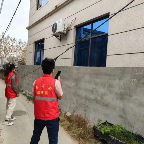 新龙镇网格员加强网格安全隐患排查