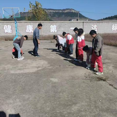 "三尺讲台勤耕耘，达标课堂展风采"——齐村镇银井小学新课堂达标教师展示课活动