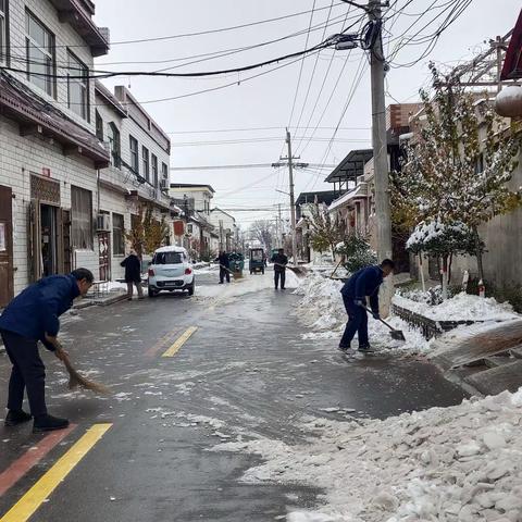 人机上路除冰雪，党群合力保畅通。