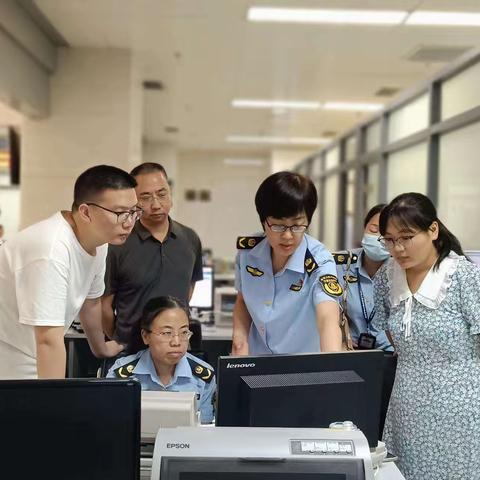 执法二大队选派干部到交通窗口跟班学习，切实加强干部能力作风建设