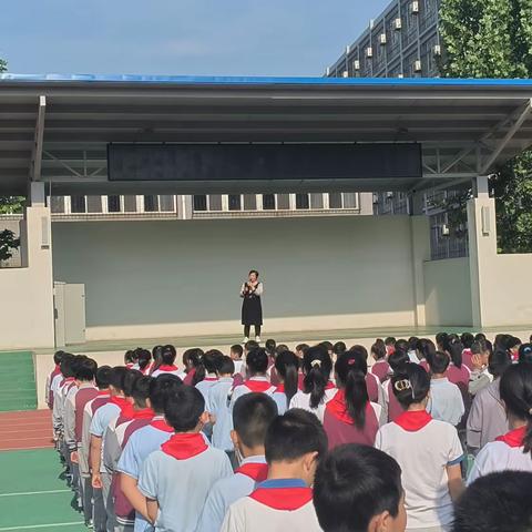 临“震”不慌，安全有方——龙富小学防震减灾避险安全演练