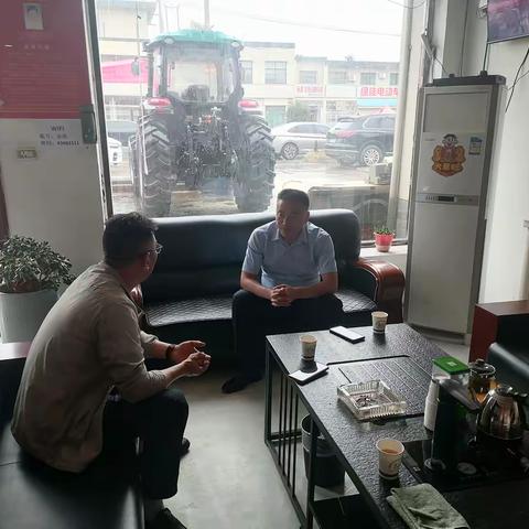 西安市农业农村局农机化处督导检查临潼区“三夏”农机化工作开展情况