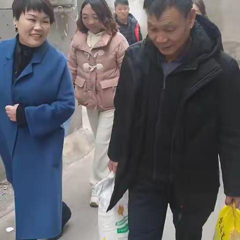 春分暖人心，守望困难家庭——五一路街道樊沟社区春节慰问活动