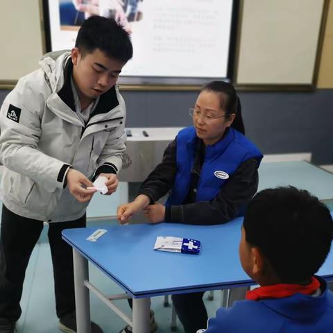 探寻针灸瑰宝 ——王家河街道办事处中心小学开展中医药文化进校园活动