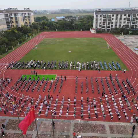 科技展演进校园，点燃科学梦之光——淮滨小学“农村少儿爱科学”活动