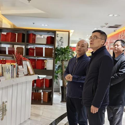 西安市司法局局长苏国峰一行到雁塔区调研指导律师工作