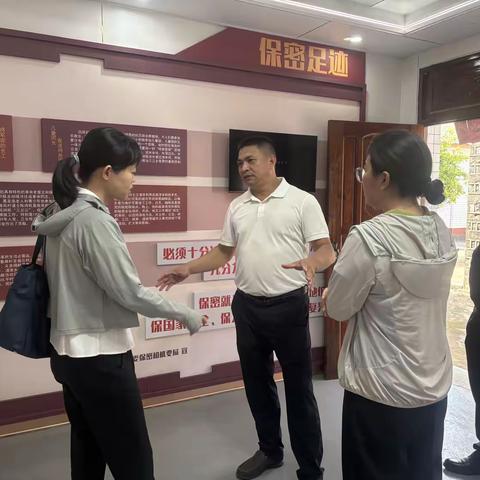 唐莉副区长深入苏寻三村开展深入贯彻中央八项规定精神学习教育调研、讲专题党课活动