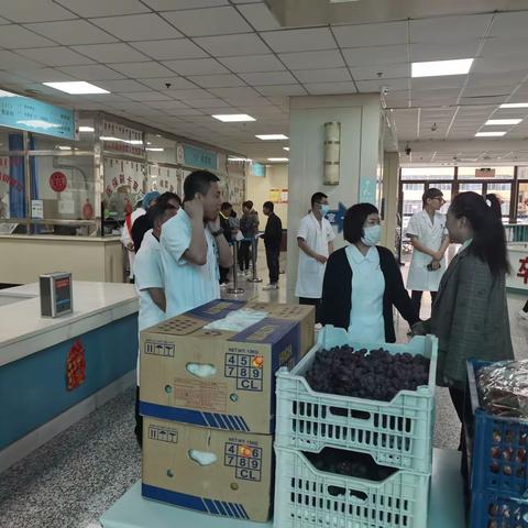 科右中旗党群服务中心伊和苏莫社区开展“情暖护士节慰问暖人心”活动