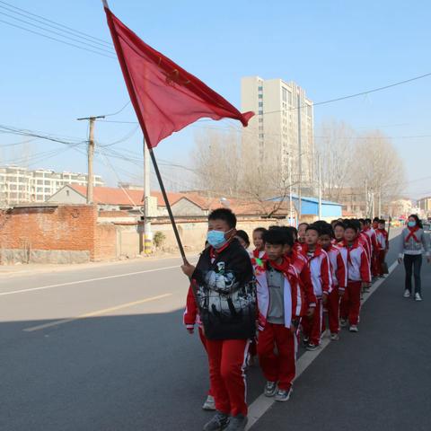 【全环境立德树人】沂水县马站镇中心小学开展学雷锋志愿服务“植绿护绿”实践教育活动