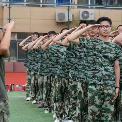 骄阳磨砺青春志，细雨润泽报国心 ——西安市第八十三中学高一军训