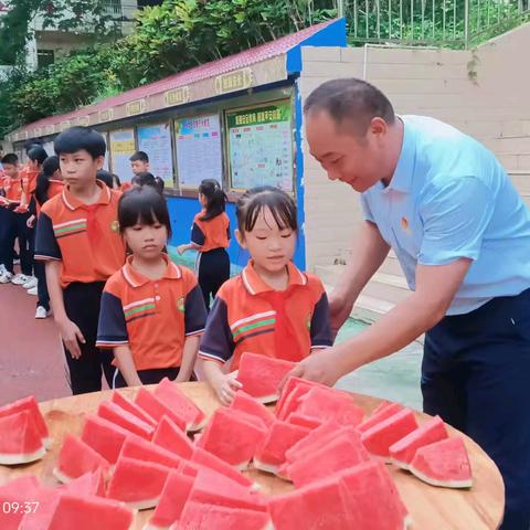 爱心捐赠，情满校园——万保农牧集团向育才光彩小学捐赠西瓜活动