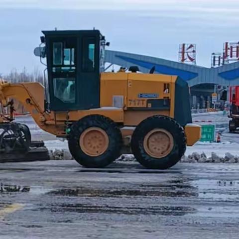 以雪为令战严寒 清雪除冰保畅通