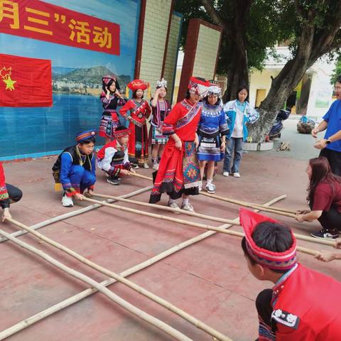 藤县第三中学开展“广西三月三 八桂嘉年华”课外实践活动