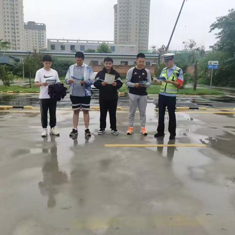 交通宣传进驾校严把安全驾驶“第一关”