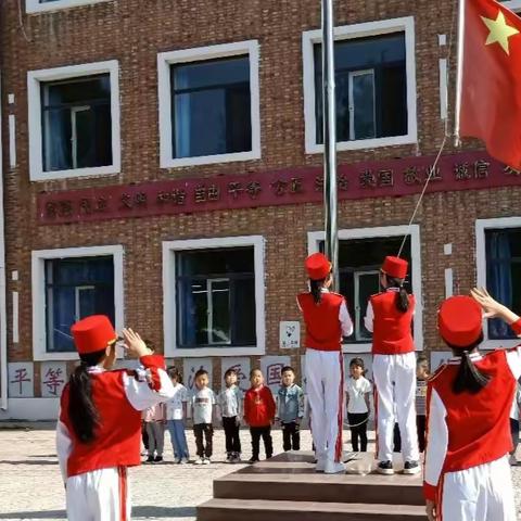 《南蔡村镇中心幼儿园宣传活动九》参观小学新体验    入学向往初萌芽