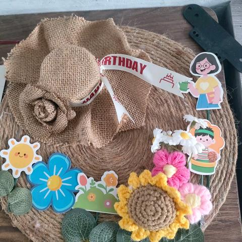 王集乡红旗小学一年级美术作业成果展示：童心绘梦，创意筑春