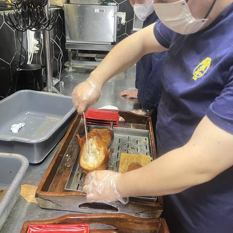 世纪汇鸭房整只烤鸭培训