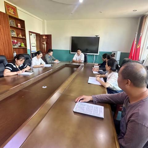 坚守教育天地 践行育人初心 杨丽名师工作室新学期会议