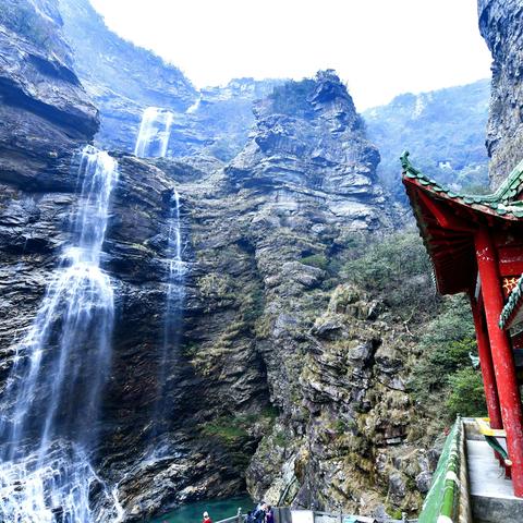 摄得庐山真面目  只缘身游此山中