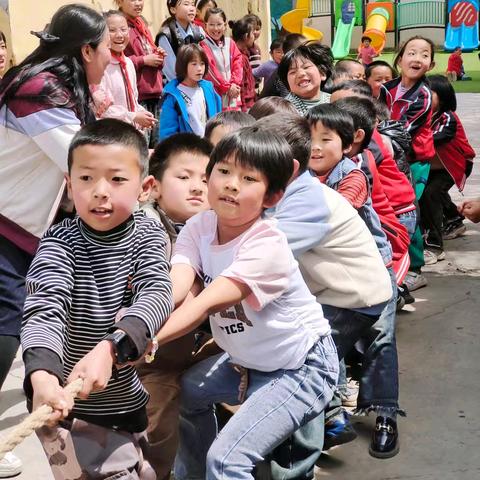 青春向党强体魄 凝心聚力向未来——达浪大庄小学“五一”趣味运动会