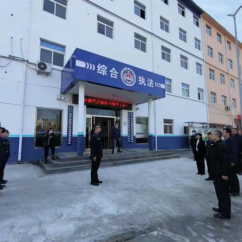 市城管局到南部新城中队验收规范化中队建设工作